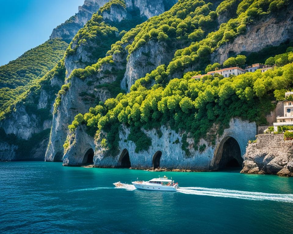 Ontspannen boottocht langs de prachtige kustlijn van de Amalfikust
